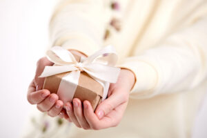 Corporate Gift Etiquette in Singapore: Dos and Don’ts